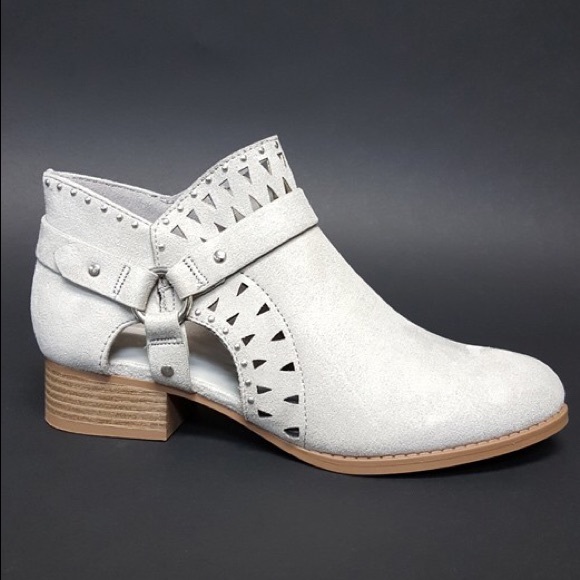 🍃Hello Fall🍃Light Grey Ankle Booties - Picture 2 of 7